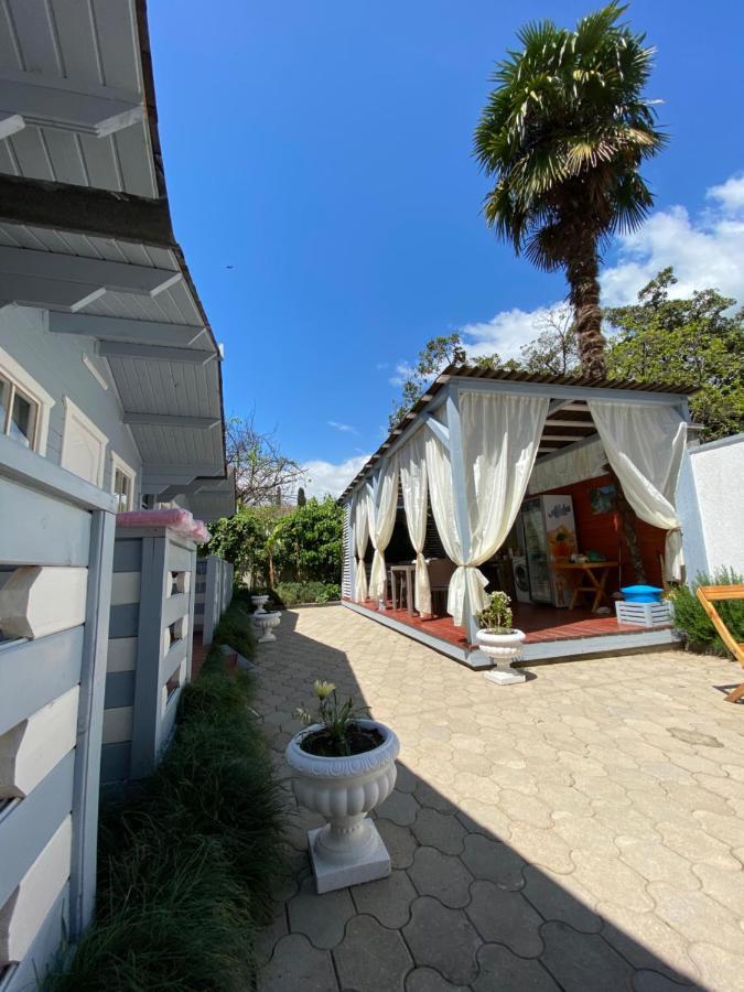 Эко Домики У Моря В Гаграх Gagra Exterior foto